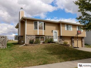 5750 W Thatcher Ln, Lincoln, NE 68528