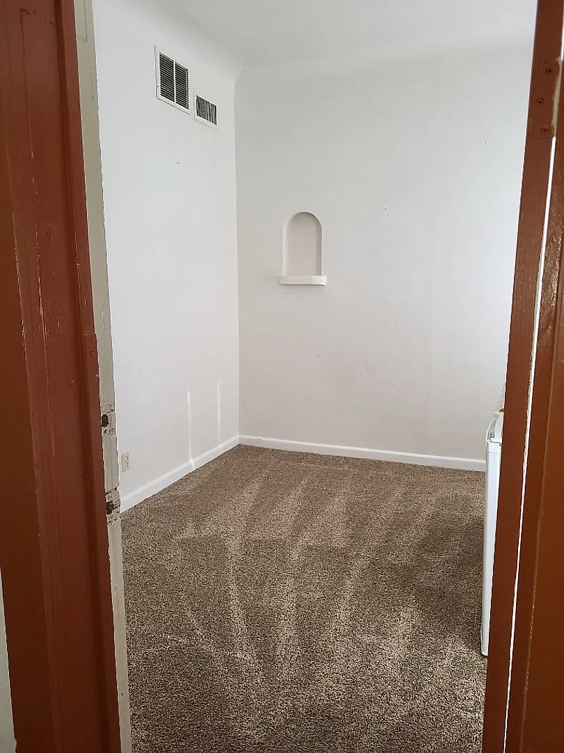 462 Evans Ave 205-3 - Studio/Room with shared bathroom near UNR — Photo 4