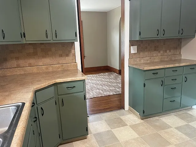 4 bed, 1679 sqft, $1,800 — Photo 2