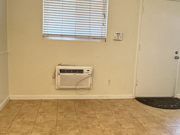 5th image of 3532 Meade Ave APT 9