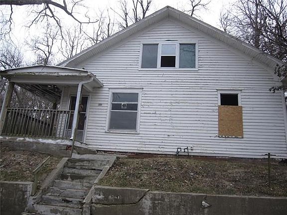 2nd image of 610 Corby St