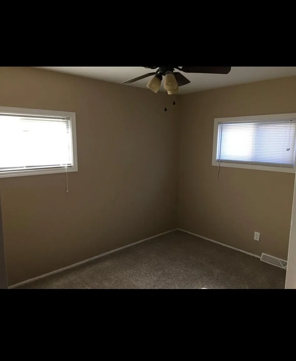 2339 Clyde St — Photo 4
