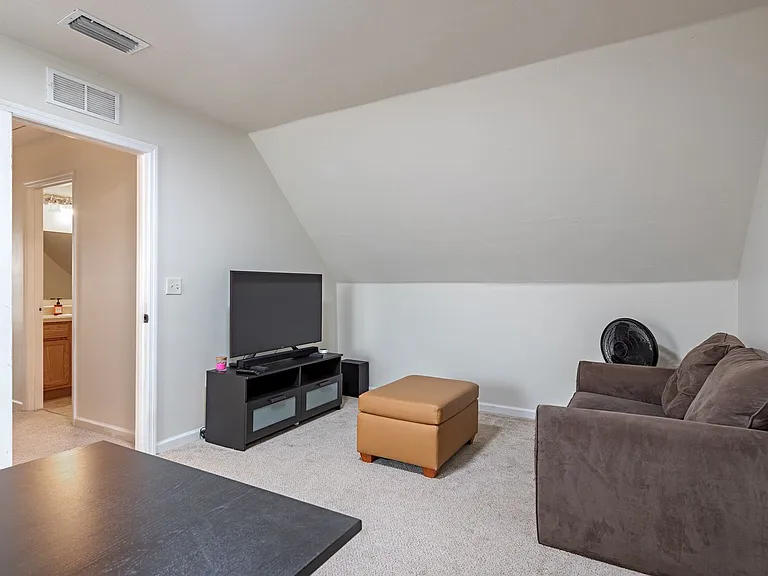 481 Leawood Cir — Photo 15