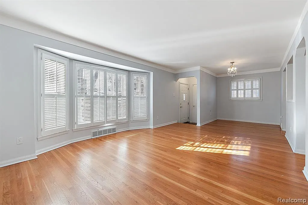 4 bed, 2.0 bath, 2242 sqft, $3,000 — Photo 3