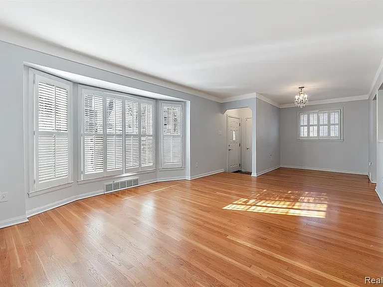 1581 Cheltenham Rd — Photo 3