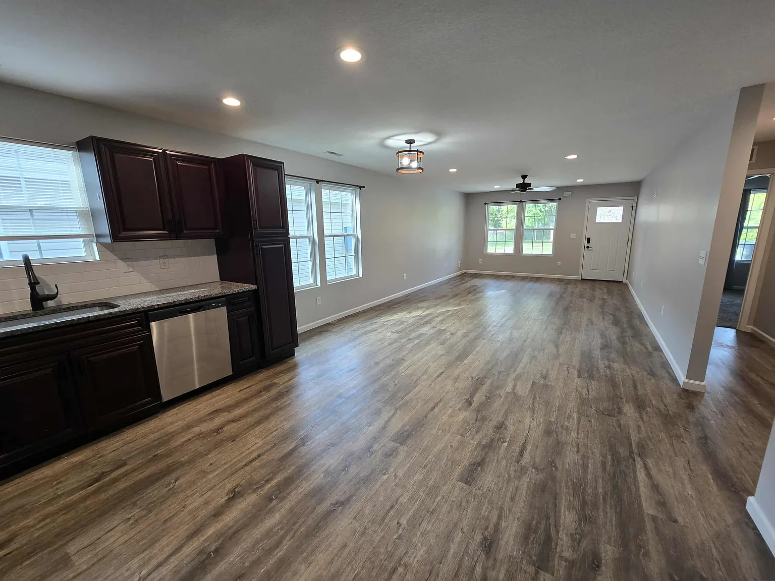 3 bed, 1350 sqft, $1,850 — Photo 2