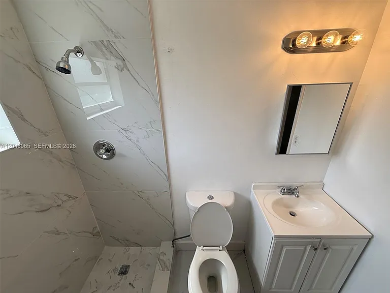 34 SW 5th St #1-2 — Photo 11