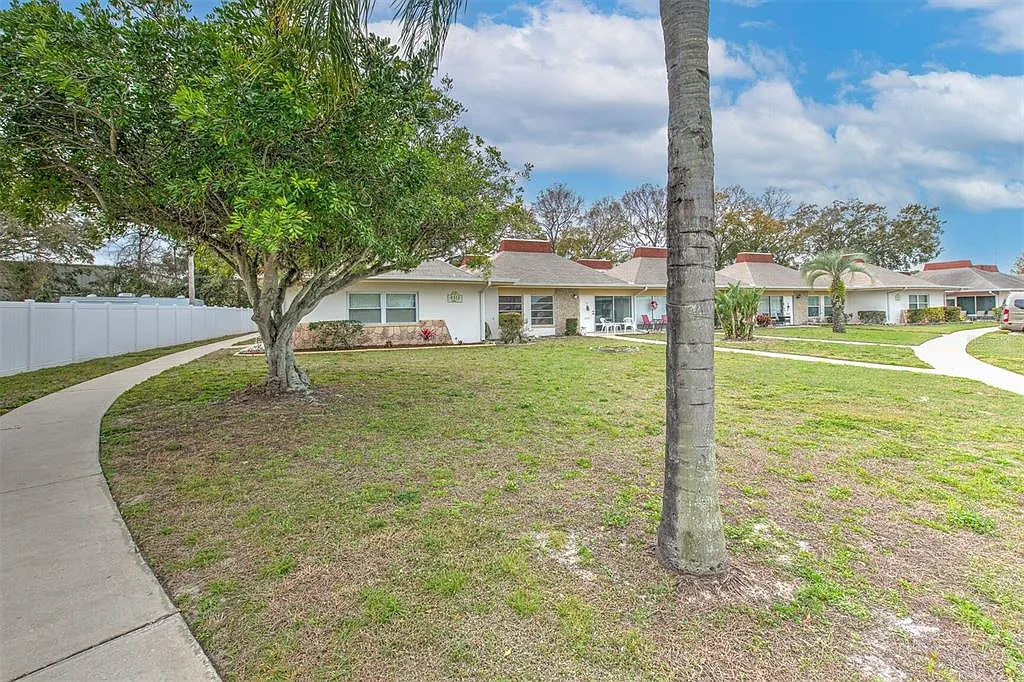 2 bed, 1.5 bath, 825 sqft, $1,500 — Photo 3