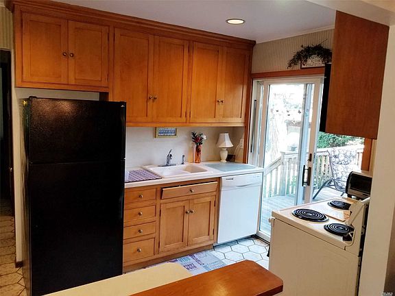 2nd image of 7 Sheridan St