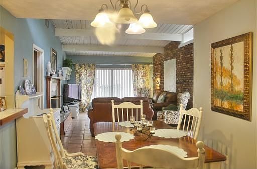 3rd image of 118 Huron Ave