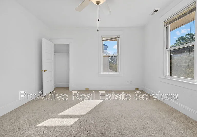 1008 Grayson St — Photo 15