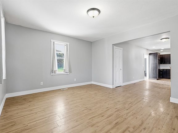 4th image of 1678 Rutledge St