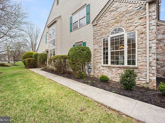 4th image of 5087 Raintree Ct