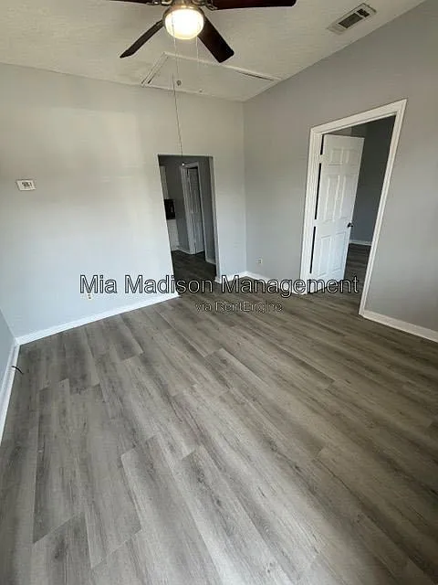 2 bed, 1.0 bath, 672 sqft, $1,250 — Photo 2