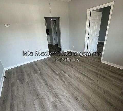 2nd image of 1421 Richards St