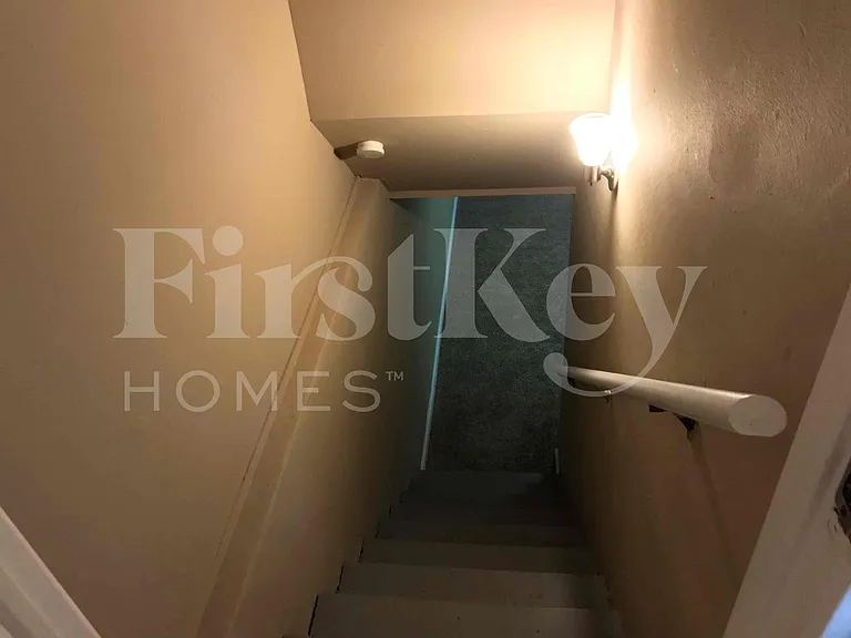 910 Claver Ln — Photo 17
