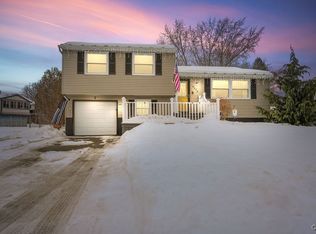 8273 Swallow Path, Liverpool, NY 13090