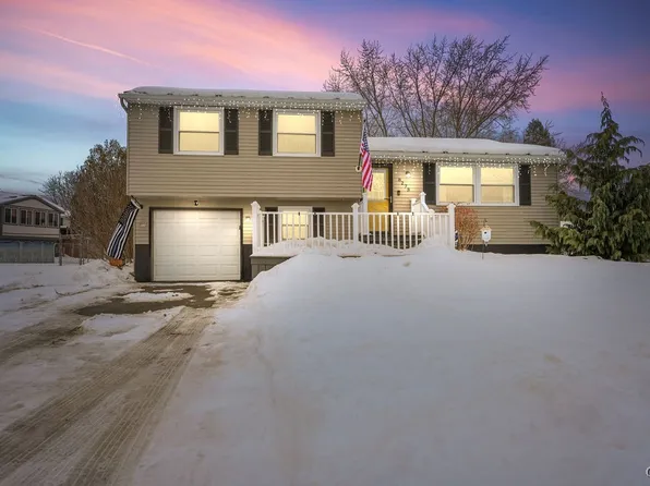 8273 Swallow Path, Liverpool, NY 13090