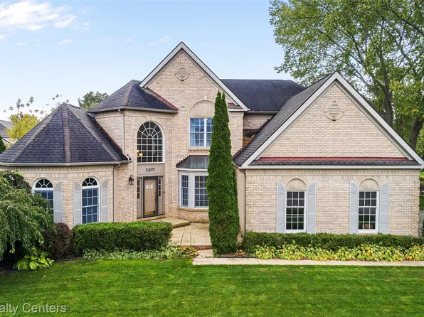 2077 Applebrook Dr, Commerce Township, MI 48382