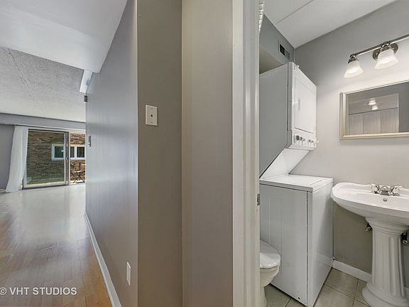 3rd image of 5852 W 77th St Unit 202