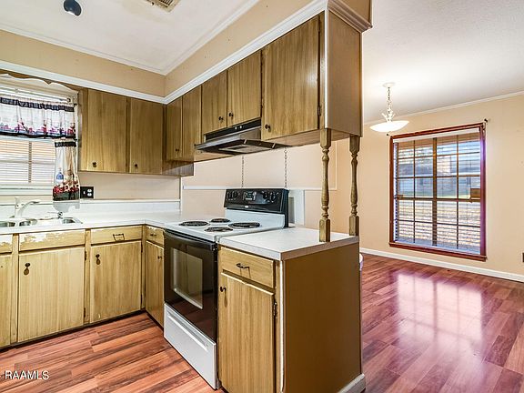 5th image of 212 Amanda Dr