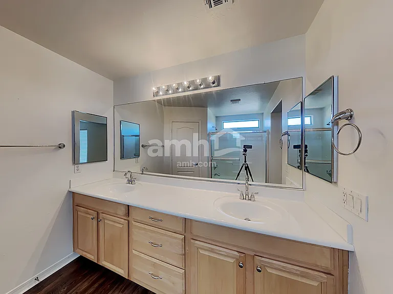 17403 W Langer Ln — Photo 12