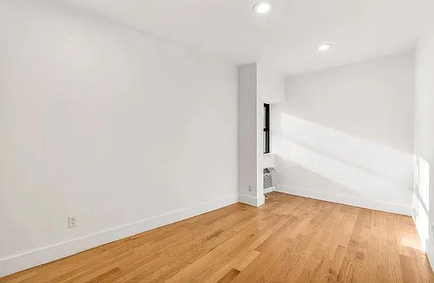 Rented by Mossanen Group | media 19