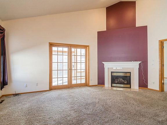 4th image of 409 Meadowood Ln