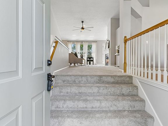 3rd image of 105 Rose Garden Ln