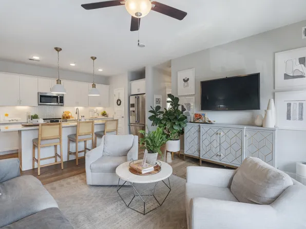 7483 Highway 70 S #203, Nashville, TN 37221