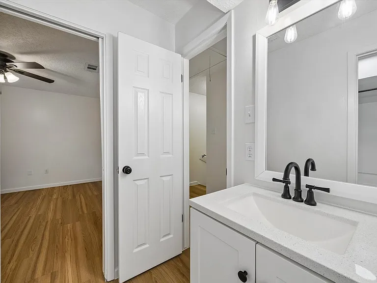 1600 Hazelwood St #B — Photo 15