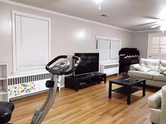 5th image of 2116 Greenwich St