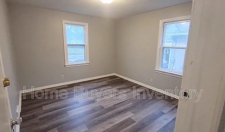 236 Hilton Ave — Photo 8