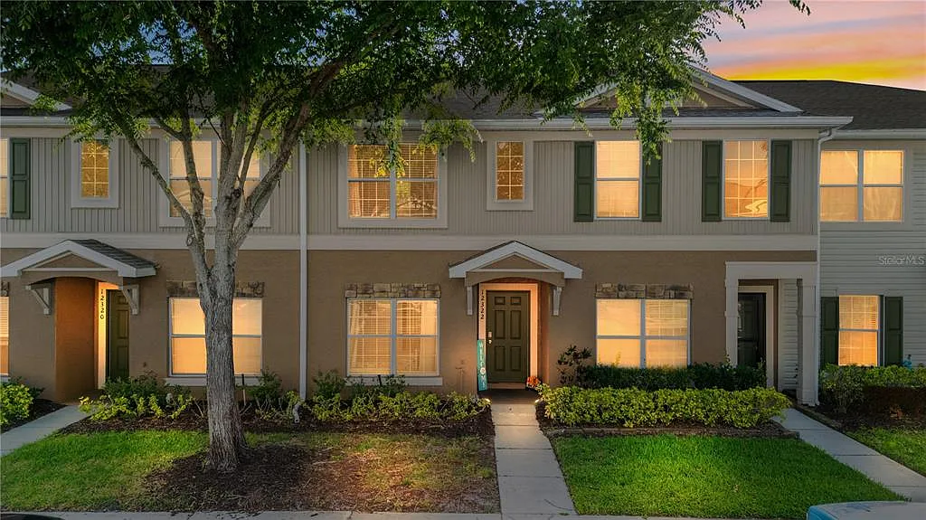 2 bed, 2.5 bath, 1390 sqft, $2,200 — Photo 1