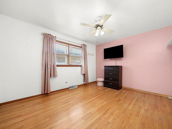 5th image of 561 Yates Ave