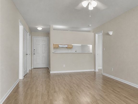 4th image of 529 Parkway #301