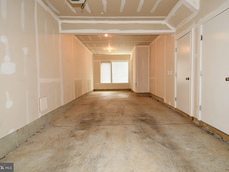 16301 Columbus Ave — Photo 41