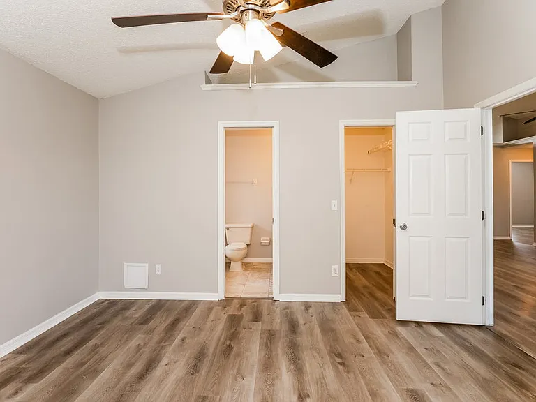 466 Valencia Place Cir — Photo 7