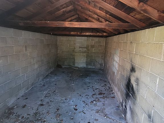 3rd image of 813 W 33rd St