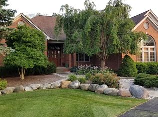 1059 Blue Ridge Cir, Clarkston, MI 48348