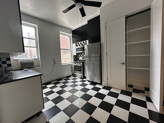 4th image of 181 Grand St APT 1