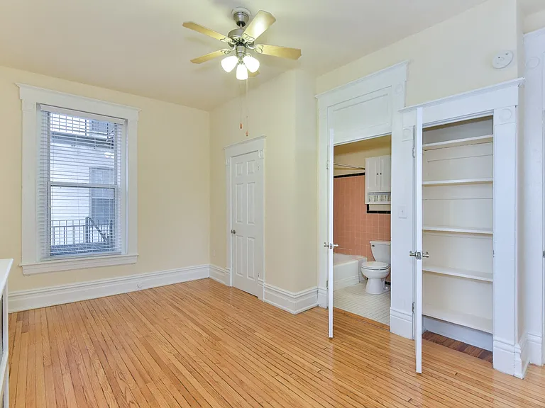 Dupont Apartments — Photo 20
