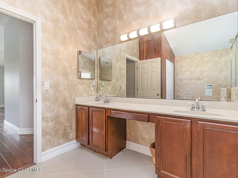 2893 Glasbern Cir — Photo 22