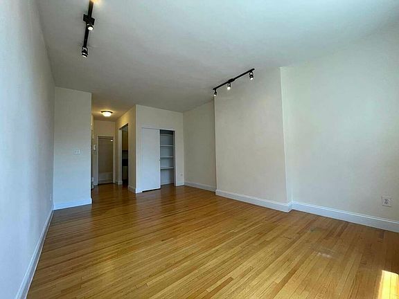 4th image of 303 E 90th St APT 4B