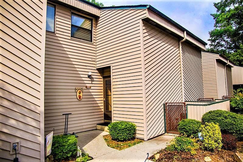1st image of 6 Lakeshore Ct 6 Ct #102