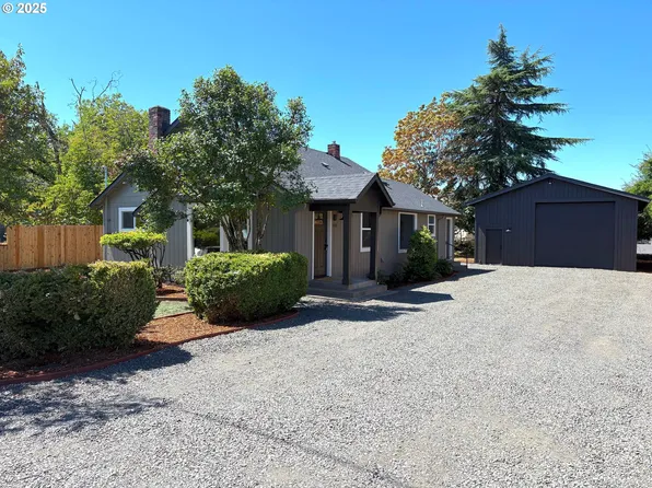 1938 7th St, Springfield, OR 97477