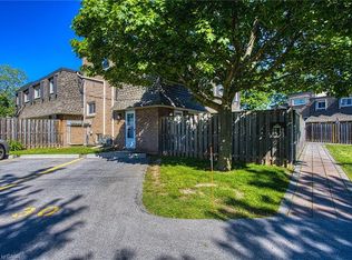 7 Viking Ct #404, Grimsby, ON L3M3T8