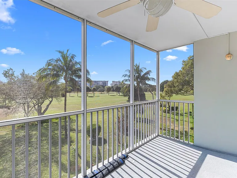 2800 N Palm Aire Dr #310 — Photo 22