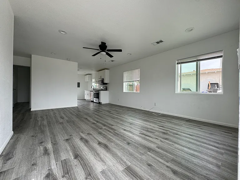 27274 Norwood St — Photo 3