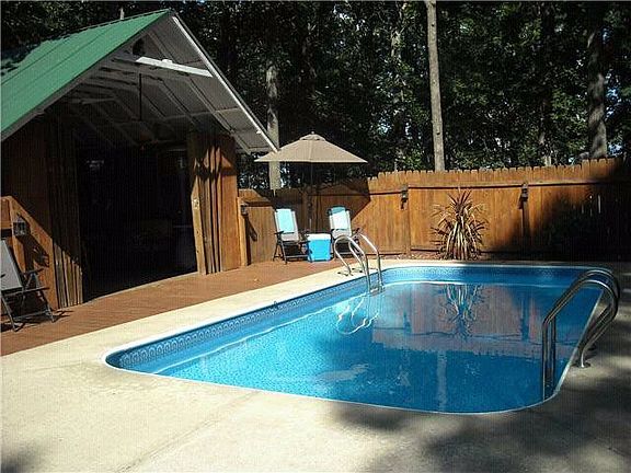 3rd image of 204 Derby Ct
